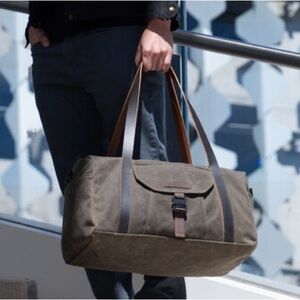 WaterField Leather & Waxed Canvas Duffel Bag ✨
Made in San Francisco 🇺🇸
